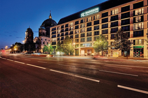  Der 9. Deutsche Fachkongress für Absturzsicherheit findet vom 25. bis 26. November 2025 im Radisson Collection Hotel in Berlin statt 