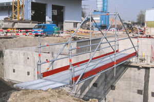  Baustellenüberbrückung aus dem Layher AllroundGerüst 
