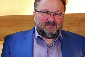  Chris Zell, Vorstand der Ersten Wohnungsgenossenschaft Berlin-Pankow eG (EWG): „Gute Resultate sind zu erwarten, wenn Bauherren wie die EWG in Berlin die Werterhaltung ihres Gebäudes im Fokus haben und sich der Umwelt, dem Klima und ihren Bewohnern gleichermaßen verpflichtet fühlen.“ 