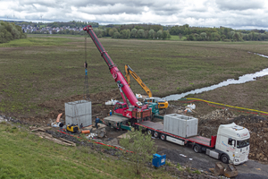  Entgegen der ursprünglichen Planung gelang es, den Kran unmittelbar an der Baustelle zu platzieren 
