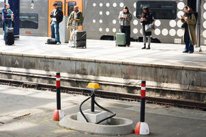 In Summe wurden auf dem Kölner Hauptbahnhof 60 laufende Meter zuzüglich 60 Radien 0,5 m Flachbordsteine verklebt