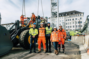 V.r.n.l.: Paolo Mannesi, Volvo CE, Reinhold Boiger, ARGE Marienhof, Jascha Henjes, Volvo CE, Katrin Amborn, ARGE Marienhof und Maximilian Schwarz, ARGE Marienhof