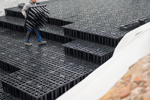  Die Versickerungsanlage wurde aus acht Lagen EcoBloc Inspect smart von Graf installiert 