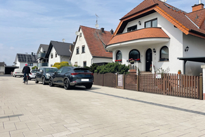  Nachher: Die Wohnstraße wurde mit dem Pflastersystem Combiconnect saniert 