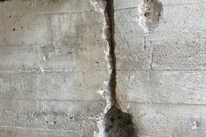  Riss im Widerlager aufgestemmt für die Sanierung 