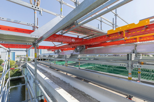  Fahrwerk und -schiene der LGS Wetterschutzdachlösung ergänzten das auf Peri Up und Variokit basierende Gerüstkonzept 