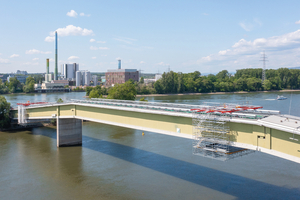  Die 235 Meter lange BARA-Brücke verbindet den Industriepark Wiesbaden mit der Rheininsel Petersaue und war in den 1970er-Jahren die weitest gespannte Leichtbetonbrücke der Welt 