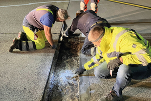  Anschließend grundierten die Verar­beitenden des Flughafens Bremen den ausgestemmten Bereich mit dem Triflex Cryl Primer 276 