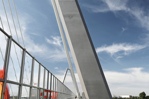  Hailo Professional entwickelte für die regelmäßige Wartung und Inspektion der 80 Meter hohen Pylonbauwerke ein individuell angepasstes Service-Lift-System mit insgesamt acht Liften 