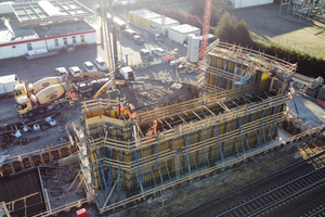  Betonage des östlichen Widerlagers der neuen Straßenüberführung in Neustadt am Rübenberge 