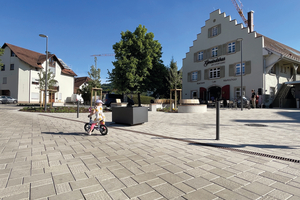  Das Areal vor dem Café Fräulein Linde bietet nach der Sanierung eine hohe Aufenthaltsqualität 