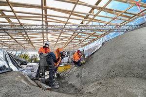  Augsburger Eiskanal, Aufbringarbeiten des SAKRET Trockenbeton 