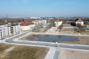  Die großzügigen Grünflächen, Spielbereiche und Aufenthaltszonen auf dem Gelände der Hammonds Barracks in Mannheim werden durch ein dichtes Netz aus Fuß- und Radwegen miteinander verbunden 