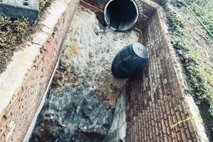  Das Mischwasser-Schachtbauwerk zeigte deutliche Schäden in Form von Undichtigkeiten, Materialheterogenität und Infiltration von Fremdwasser 