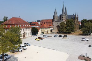  Der Lindenplatz in Bad Wimpfen wurde mit dem Cityblock-Pflaster vom Betonwerk Adolf Blatt aus Kirchheim am Neckar befestigt 