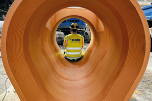  Für die Schachtsanierung in Reichenbach kombinierte Rehau unterschiedliche Fertigungstechnologien. Die einzelnen Komponenten wurden schließlich auf der Baustelle zusammengefügt und verschweißt 