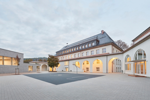  Die denkmalgeschützte Fridolinschule zählt zu den ältesten Schulen der Stadt Lörrach – nun wurde sie umfassend saniert und ihr Schulhof neugestaltet 