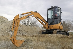  Oberwagen mit Kurzheck, 3,1 m Grabtiefe und leiser Yanmar-Motor mit 22 kW Leistung zeichnen den Case CX31B mit 3,14 t Einsatzgewicht aus 