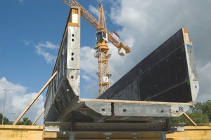  v.l.n.r.: 250 m dieser „schnellen“ Unter-zugschalung hatte die Koblenzer Baustelle in der Vorhaltung, um die rund 2.400 m Unterzüge herzustellenSämtliche Wandflächen der neuen Tiefgarage (insgesamt ca. 1.500 m2) wurden mit der Manto-Großrahmenschalung hergestellt 