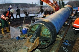  Montagerampe – Einzelrohrmontage – das erste duktile Gussrohr DN 700 auf der Montagerampe 