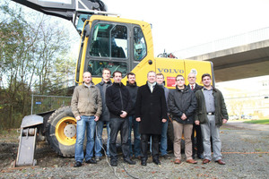  Einige der Köpfe hinter dem Forschungsprojekt ERMA (von links): Dipl.-Ing. Sascha Pörsch (MEGT), Dr.-Ing. Peter Bach (Volvo CE), Dipl.-Ing. Christian Scholler (KIMA), Dipl.-Ing. Heiko Steinbach (Volvo CE), Prof. Dr.-Ing Christian Schindler (KIMA), Dipl.-Ing. Sebastian Pick (MEC), Dipl.-Ing. Florian Schneider (KIMA), Prof. Dr.-Ing. Bernd Sauer (MEGT), Dipl.-Ing. Martin Mohr (MEGT) 