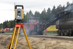  Profilfräsen mit der Trimble 3D Steuerung beim Ausbau der A1Fotos: Trimble 