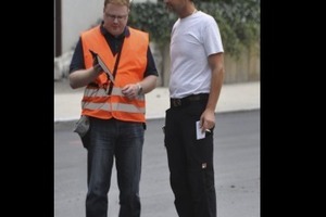  Stefan Volz, Geschäftsführer, Volz Consulting und Herr Frei, Bau-leiter ASR GmbH, bei der Planung direkt vor Ort auf der Baustelle 