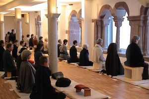  v.l.n.r.: Der Benediktushof bietet einen wunderschönen Rahmen für SeminareKloster Andechs: Abendstimmung am heiligen BergEin Ort der Stille und der Mediation wie der Benediktushof hilft, den richtigen Abstand vom harten Baualltag zu bekommen 