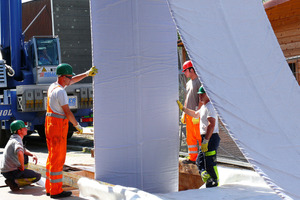  Seit 40 Jahren werden Schlauchlining-Verfahren zur grabenlosen Kanalsanierung eingesetzt. Vor diesem Hintergrund trifft sich am 5. April 2011 die Abwasser-Fachwelt im alten Parlament in Bonn zum 9. Deutschen Schlauchlinertag, um Erfahrungen aus zu tauschen und sich über den Stand der Technik zu informieren
Foto: TAH 