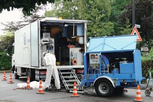  4 Das neue Insituform-Lichthärtungsfahrzeug im Einsatz in Troisdorfs Josef-Frank-Straße 