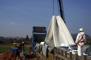  Ankunft des 21,5 Tonnen schweren Liners auf der Baustelle in Saarlouis 