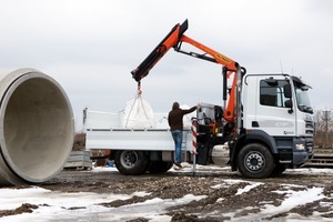  Ladekran und Dreiseitenkipper machen den Zweiachser zum Allround-Talent 