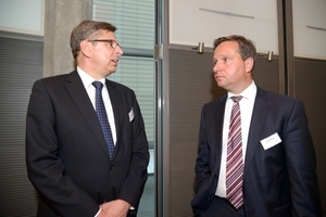  Gastredner Carsten Wilmsen, Bereichsleiter Planung und Bau Flughafen München GmbH, im Gespräch mit Eugen Schmitz, Chefredakteur tHIS 