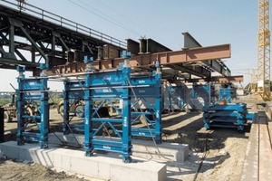  2 Das von RöRo entwickelte neue Stützensystem S 150 für bis zu 140 Tonnen Last bietet im Traggerüsteinsatz deutlich mehr Flexibilität 