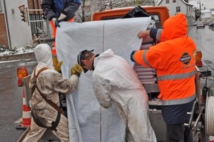  Einziehen des Berolina Liners über den Startschacht in den desolaten Auslasskanal 