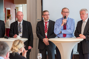  Abschließende Podiumsdiskussion: Swen Pfister, hanseWasser Bremen, Prof. Dr. Martin Stachowske, IWEB, Institut für Wasser und Energie Bochum GmbH, Dr.-Ing. Robert Stein, Prof. Dr.-Ing. Stein &amp; Partner GmbH, Dr. Claus Henning Rolfs, Stadtentwässerungsbetrieb Düsseldorf und Dipl.-Ing. Hans-Wilhelm Froitzheim, Ltd BD a.D (vo. li. na. re.) 