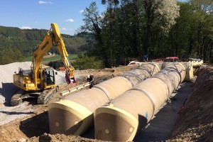  Der fertig gestellte Trinkwasserspeicher fügt sich harmonisch in die Umgebung ein und ist erst auf den zweiten Blick erkennbar. 