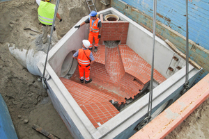 Seit über 30 Jahren stellt die Berding Beton GmbH in über 50 Werken Baustoffe aus Beton her. Für die Neugestaltung der Entwässerung im Hamburger Hafen kamen Rohre aus Stahlbeton sowie ein 95-t-Fertigteilschacht zum Einsatz. 