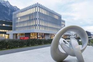  Im Jahr 2016 erhielt das neu eröffnete Verwaltungsgebäude in Schaan eine neue Fassade. 