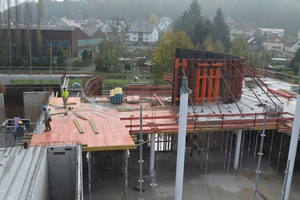  Für gerundete Betonkonstruktionen greifen Stammkunden immer wieder auf die Trapezträger-Rundschalung TTR von Paschal zurück. 