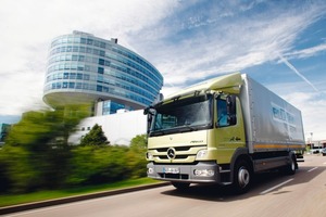  Europas erster Serien-Hybrid-Lkw: Der Atego BlueTec Hybrid soll Kraftstoffverbrauch und Abgasemissionen um bis zu 15 Prozent reduzieren 