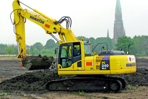  9 Der 26-t-Bagger Komatsu PC240NLC wird von einem 125 kW starken Komatsu-Motor angetrieben                                                                                      Foto: Komatsu 