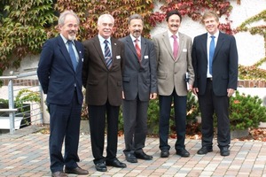  RA Wolfgang Fabry, Dipl.-Ing. Walter Reinhard, Dr.-Ing. Eberhard Port, Dr.-Ing. Holger Krier und Dipl.-Ing. Norbert Nielsen (v.li.). begrüßen das in Kraft treten der neuen EKVO in HessenFoto: Güteschutz Kanalbau 