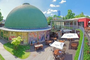  Das Zeiss-Planetarium Jena nach Fertigstellung der Sanierungsarbeiten an der historischen Kuppel. 