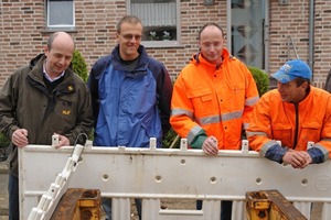  Baubesprechung vor Ort: Funke-Fachberater Ralf Börmann, Planer Dipl.-Ing. Ludger Hegger, Projektleiter Tiefbau Guido Lenz und Vorarbeiter Frank von Tongelen (v.l.)Fotos: Funke Kunststoffe GmbH 