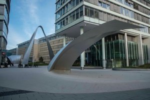  Die Welle in Frankfurt am Main - Mit aufwändigen Entwässerungsanlagen hat Hauraton der anspruchsvollen Sanierung des Promenadenbereichs Rechnung getragen. 