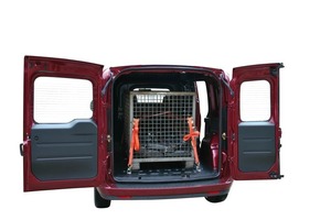  3,4 m³ Ladevolumen bietet der Fiat Doblo Kastenwagen mit kurzem Radstand und Flachdach 