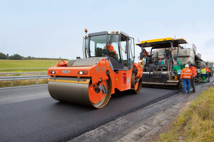  Das innovative InLine Pave-Einbauverfahren ermöglicht schnellen Straßenneubau 