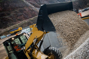  Die kompakten Cat Radlader sind echte Universalmaschinen für Bauhof und Baustelle, für Galabau, Industrie und Landwirtschaft. 