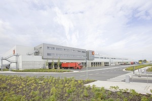 In Essen entstand das neue über 30 000 Quadratmeter große Logistikzentrum des Lebensmitteldiscounters Penny Fotos: Rehau 